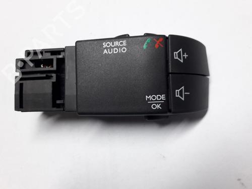 Used Steering wheel controls RENAULT CAPTUR I (J5_, H5_) 1.5 dCi 90 (J5N4, J5M5, J5MW, J5M6, J5AL, J5AJ) (90 hp) 22500835
