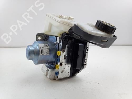 Used Servo brake VOLVO V60 II (225) B3 Mild-Hybrid (177 hp) 25729200