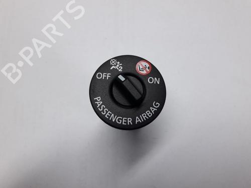 Used Switch RENAULT CAPTUR I (J5_, H5_) 1.5 dCi 90 (J5N4, J5M5, J5MW, J5M6, J5AL, J5AJ) (90 hp) 22500836