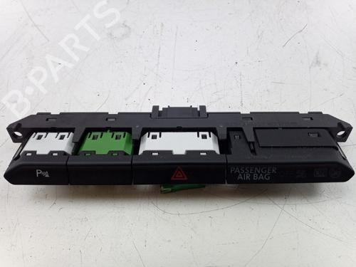 Bouton de warning VW PASSAT B8 Variant (3G5, CB5) 2.0 TDI (150 hp) 29618996