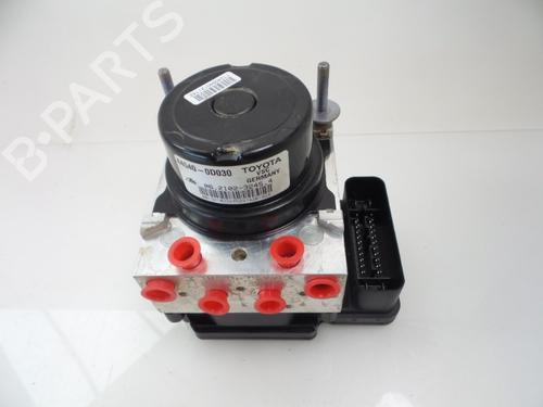 Used ABS pump TOYOTA YARIS (_P13_) 1.3 (NSP130_, NSP130) (99 hp) 22475190