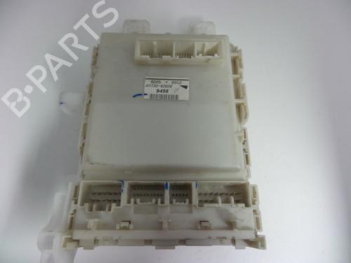 Używane Skrzynka bezpieczników TOYOTA RAV 4 III (_A3_) 2.2 D 4WD (ALA30_, ALA30R) (177 hp) 22460227