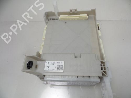 Used Fuse box TOYOTA YARIS (_P13_) 1.0 (KSP130_, KSP130) (69 hp) 22479497