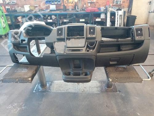 Used Dashboard FIAT DUCATO Platform/Chassis (250_) 130 Multijet 2,3 D (131 hp) 31027331