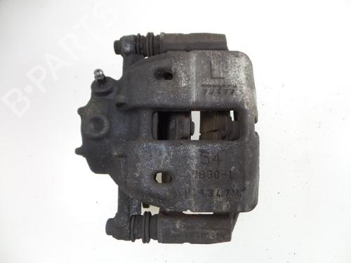 Venstre bremsekaliber foran MITSUBISHI COLT VI (Z3_A, Z2_A) 1.1 (Z31A, Z32A) (75 hp) 22475827