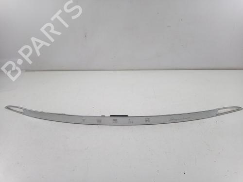 Pynteliste til bagklap TESLA MODEL 3 (5YJ3) EV AWD (351 hp) 23024807