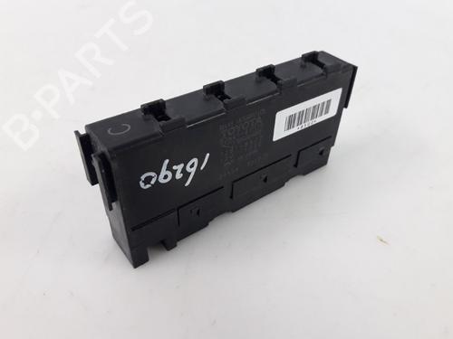 Sikringsdose TOYOTA PRIUS Liftback (_W2_) 1.5 Hybrid (NHW20_, NHW20R) (112 hp) 22475959