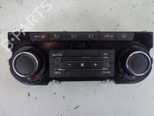 Used Climate control SKODA OCTAVIA II Combi (1Z5) 1.6 TDI (105 hp) 22471212