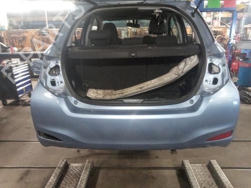Bagtil kofangere TOYOTA YARIS (_P13_) 1.5 Hybrid (NHP130_, NHP130) (101 hp) 31138023