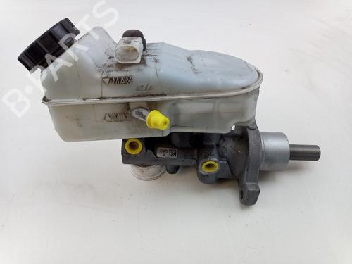 Used Brake master cylinder VW TRANSPORTER T5 Van (7HA, 7HH, 7EA, 7EH) 2.0 TDI (114 hp) 28196841