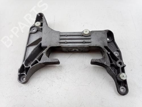 Used Gearbox mount BMW 5 (G30, F90) 530 e Plug-in Hybrid (252 hp) 23506215