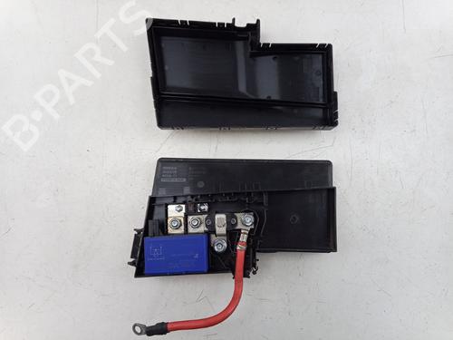 Used Fuse box Fuse box 24868692 24868692