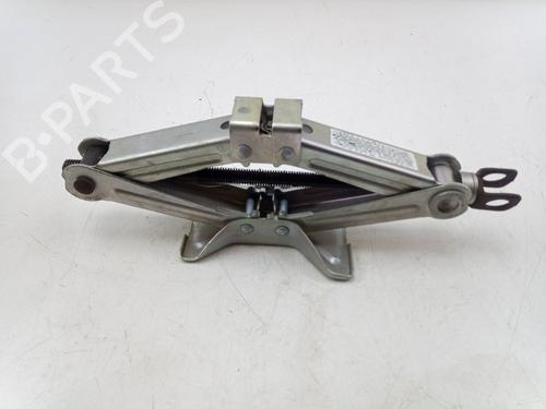 Używane Zestaw narzędzi / podnośnik SUZUKI SWIFT IV (FZ, NZ) 1.2 (AZG412, ZC72S) (90 hp) 31775750