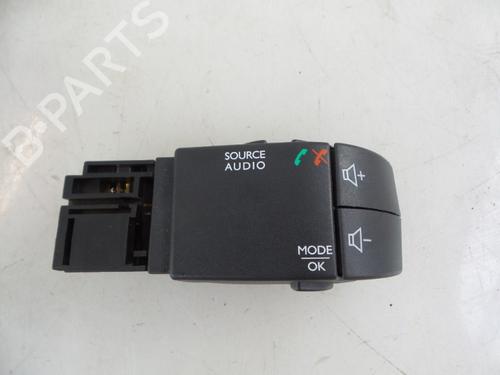 Used Steering wheel controls RENAULT CLIO IV (BH_) 1.5 dCi 90 (90 hp) 22482403