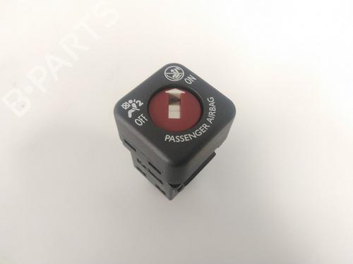 Used Switch OPEL ASTRA L Sports Tourer (OV5) 1.5 CDTi (FCYHZT, FCYHZJ) (131 hp) 30811162