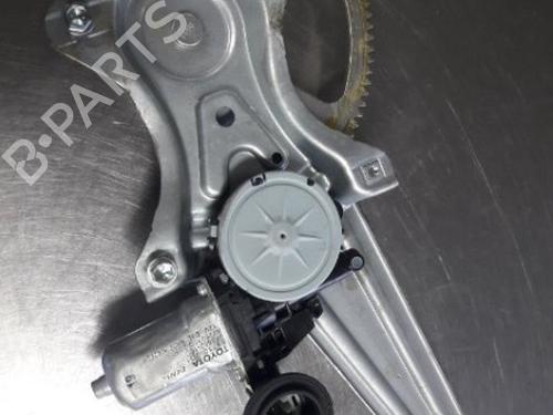Rudehejsemekanisme venstre bagtil TOYOTA YARIS (_P9_) 1.33 VVT-i (NSP90_, NSP90R) (100 hp) 22466495