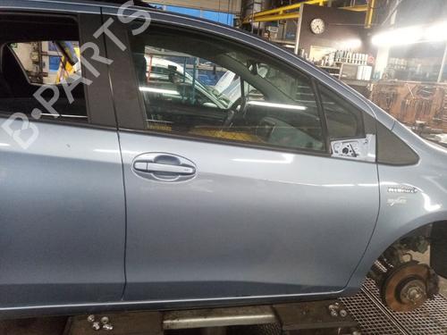 Used Right front door TOYOTA YARIS (_P13_) 1.5 Hybrid (NHP130_, NHP130) (101 hp) 31118111