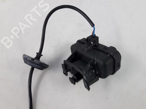 Used Fuel door actuator SKODA SUPERB II Estate (3T5) 1.6 TDI (105 hp) 22511397
