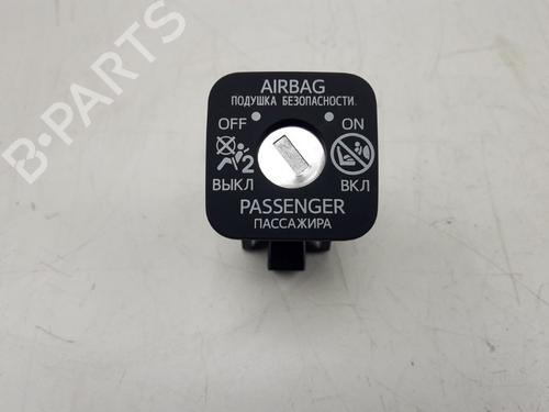 Używane Przełącznik TOYOTA C-HR (_X1_) 1.8 Hybrid (ZYX10_, ZYX11_) (98 hp) 22502552