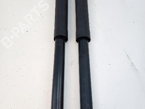 Used Right front shock absorber TOYOTA YARIS (_P13_) 1.5 Hybrid (NHP130_) (101 hp) 27661752
