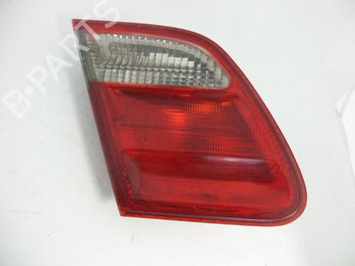 Venstre baglygte MERCEDES-BENZ E-CLASS (W210) E 320 CDI (210.026) (197 hp) 22461067