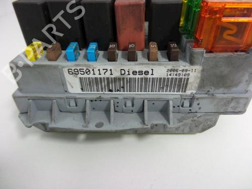 Fuse box IVECO DAILY IV Platform/Chassis 35C12, 35S12 | BP30837460E1 - Image 3