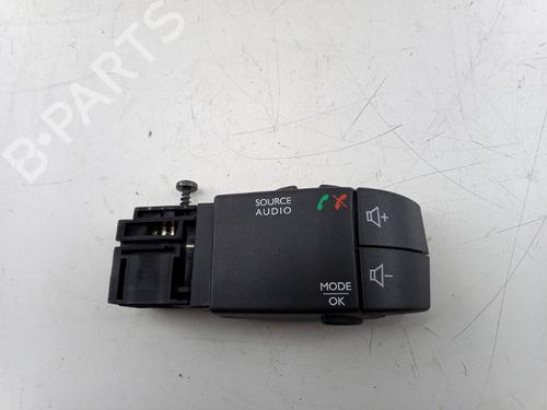 Used Steering wheel controls Steering wheel controls 32509871 32509871