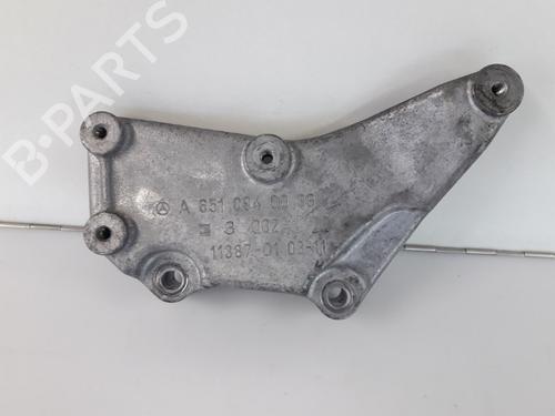 Used Engine mount MERCEDES-BENZ SPRINTER 3-t Van (B906) 216 CDI (906.611, 906.613) (163 hp) 22505574