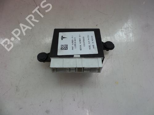 Module électronique TESLA MODEL S (5YJS) 75D AWD (525 hp) 22485377