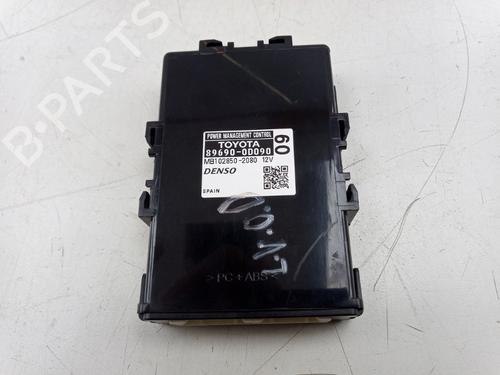 Module électronique TOYOTA YARIS (_P13_) 1.3 (NSP130_, NSP130) (99 hp) 29925343
