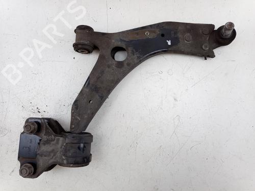 Used Right front suspension arm VOLVO V40 Hatchback (525) D2 (120 hp) 24132635