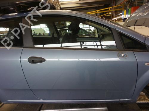 Used Right front door FIAT GRANDE PUNTO (199_) 1.2 (65 hp) 22486834