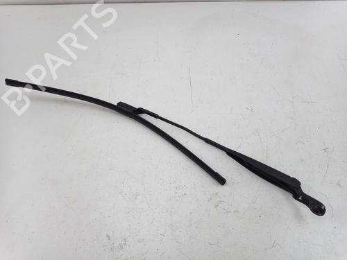 Used Front windshield wiper arm FIAT 500 (312_) 1.2 (312AXA1A) (69 hp) 23435592