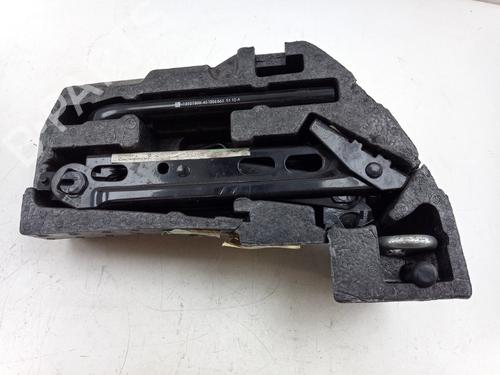 Used Jack Kit OPEL CORSA D (S07) 1.4 (L08, L68) (90 hp) 30794649