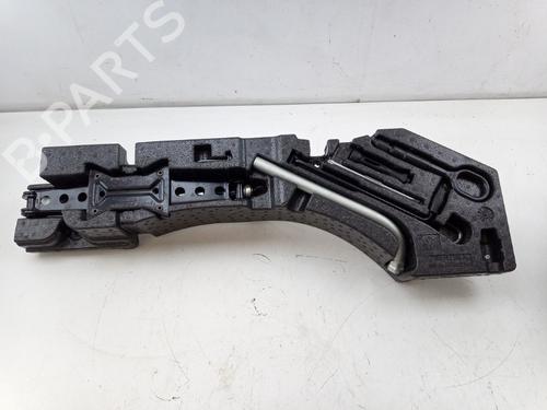 Used Jack Kit VW PASSAT B8 Variant (3G5, CB5) 2.0 TDI (150 hp) 29619005