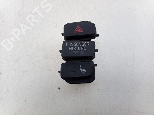 Pulsante luci di emergenza Pulsante luci di emergenza VW UP! (121, 122, BL1, BL2, BL3, 123) 1.0 (75 hp) 36277380 36277380