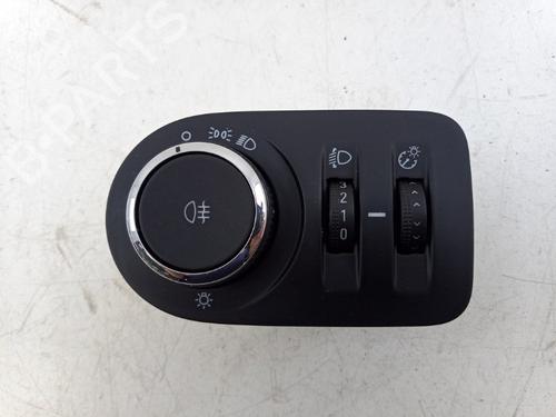 Used Headlight switch Headlight switch OPEL CORSA E (X15) 1.4 (08, 68) (90 hp) 35822485 35822485