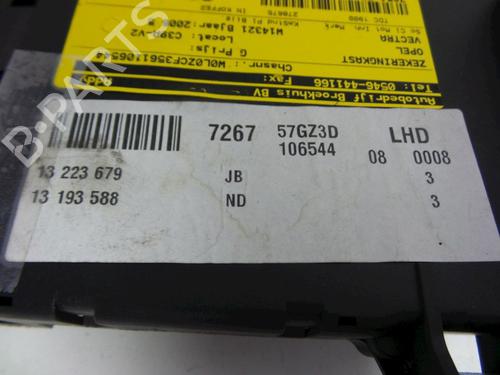 Fuse box OPEL VECTRA C Estate (Z02) 1.9 CDTI (F35) | BP22468113E1