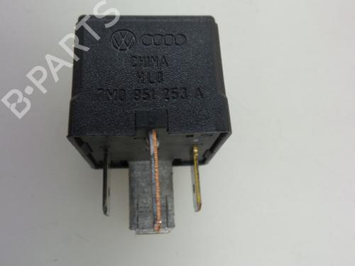 Used Electronic sensor VW GOLF VI (5K1) 1.4 TSI (122 hp) 22482427