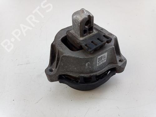 Used Engine mount BMW 5 (G30, F90) 540 i (340 hp) 29438377