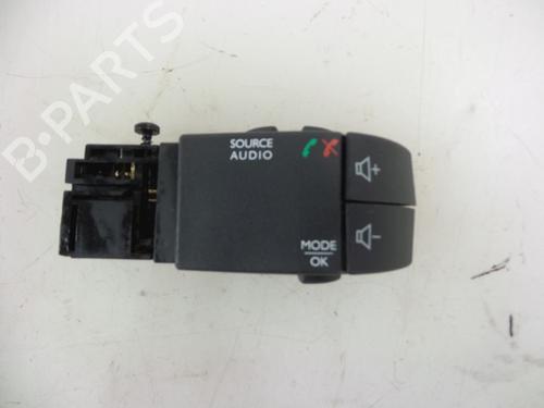 Used Steering wheel controls DACIA DOKKER Box Body/MPV 1.5 dCi 75 / Blue dCi 75 (FEJW, FEAH) (75 hp) 22487025