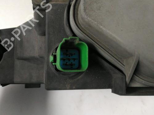 Right headlight FORD MONDEO II Turnier (BNP) 2.0 i | BP22462942C29 