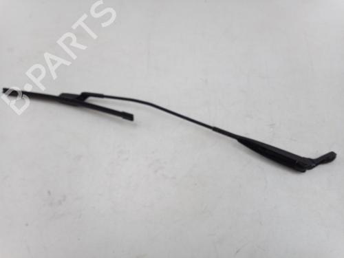 Used Front windshield wiper arm FIAT 500 (312_) 1.2 (312AXA1A) (69 hp) 23435591