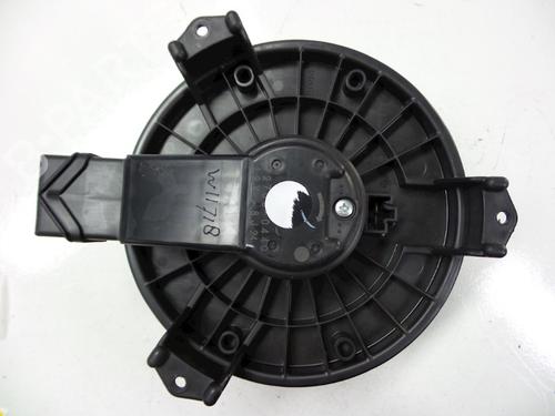 Heater blower motor HONDA CIVIC VIII Saloon (FD, FA) 1.3 IMA (FA3, FD3) | BP22460876M62 