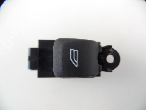 Used Switch VOLVO V40 Hatchback (525) D2 (120 hp) 22479154