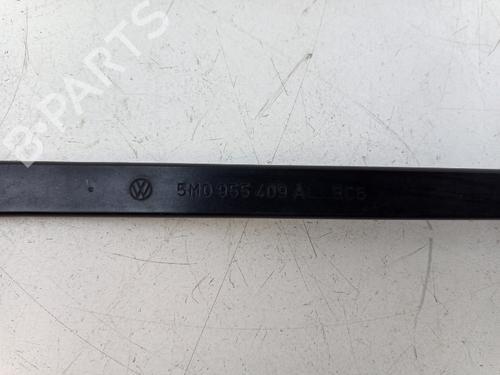 Front windshield wiper arm VW GOLF PLUS V (5M1, 521) 1.4 TSI | BP24132561C143 
