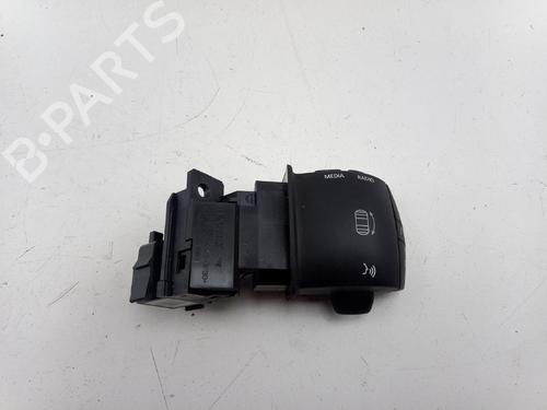 Commandes au volant RENAULT MEGANE III Grandtour (KZ0/1) 1.5 dCi (KZ09, KZ0D, KZ1G, KZ29, KZ14, KZ1W, KZ10, KZ1F,... (110 hp) 30497186