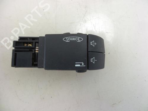 Stuurwielbediening RENAULT TWINGO II (CN0_) 1.2 16V (CN04, CN0B) (75 hp) 22485055