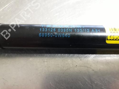 Tailgate lift support TOYOTA YARIS (_P13_) 1.0 (KSP130_, KSP130) | BP22474338C138 