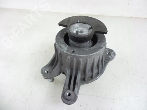 Used Engine mount MERCEDES-BENZ C-CLASS T-Model (S205) C 350 e (205.247) (279 hp) 22490942